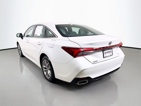 Used 2019 Toyota Avalon XLE w/ Moonroof Package image 5