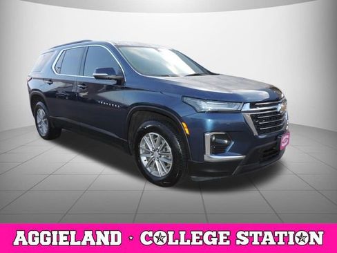 Used 2023 Chevrolet Traverse LT image 3