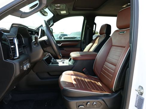 Used 2025 GMC Sierra 3500 Denali Ultimate AWD/4WD image 10