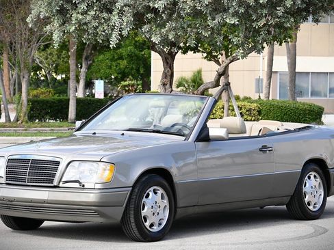 Used 1995 Mercedes-Benz E 320 Convertible image 4