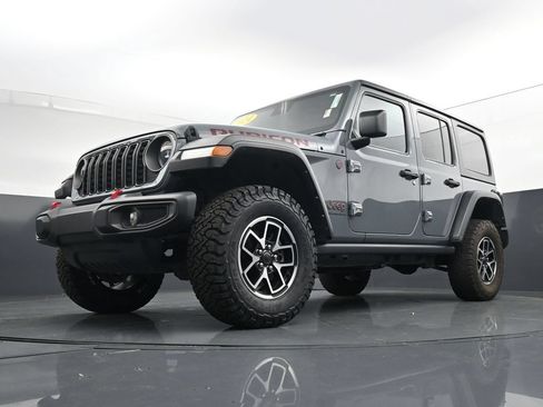 Used 2024 Jeep Wrangler Unlimited Rubicon AWD/4WD image 34