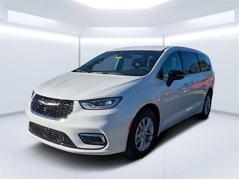 New 2026 Chrysler Pacifica Select image 7