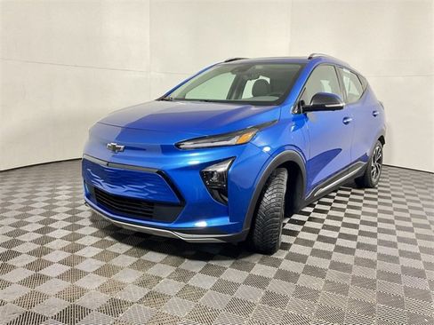 Used 2023 Chevrolet Bolt EUV Premier w/ Sun & Sound Package image 8