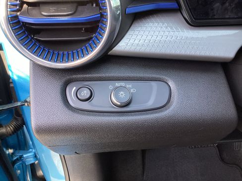 Used 2025 Chevrolet Trax LT w/ Driver Confidence Package image 30