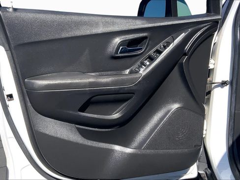 Used 2018 Chevrolet Trax LS FWD image 22