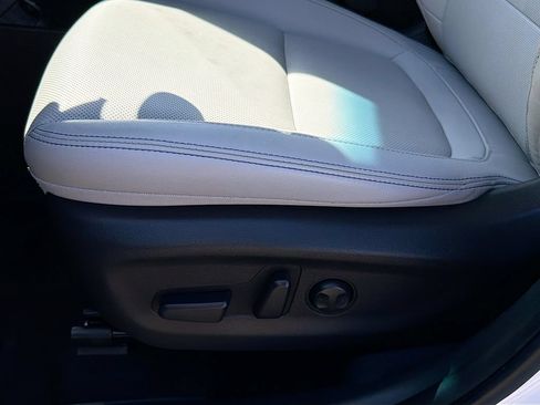 Used 2023 Hyundai Kona Limited FWD image 19