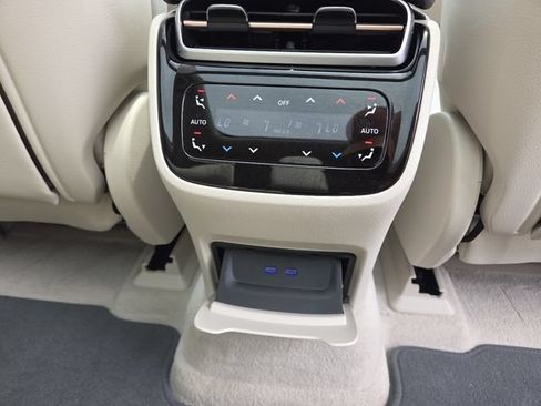 Used 2023 Mercedes-Benz EQS 580 4MATIC SUV image 16