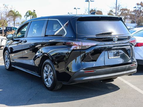 Certified 2024 Toyota Sienna LE image 20