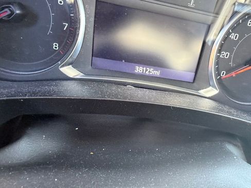 Used 2023 Chevrolet Traverse LT image 12