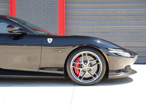 Used 2023 Ferrari Roma image 3