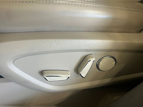 Used 2021 Lincoln Nautilus FWD w/ Equipment Group 101A image 12