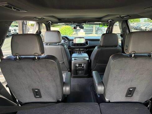 Used 2024 GMC Yukon AT4 w/ Technology Package AWD/4WD image 11