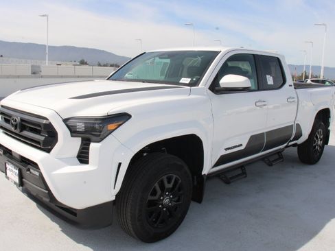 Used 2026 Toyota Tacoma SR5 image 7