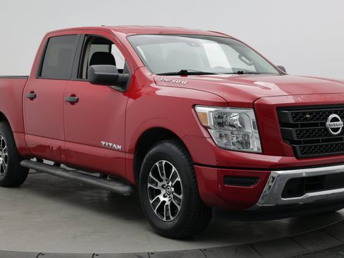 Used 2022 Nissan Titan SV RWD image 3