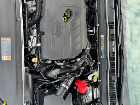 Used 2017 Ford Fusion SE w/ Fusion SE Technology Package image 23