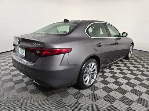 Used 2019 Alfa Romeo Giulia Base image 7