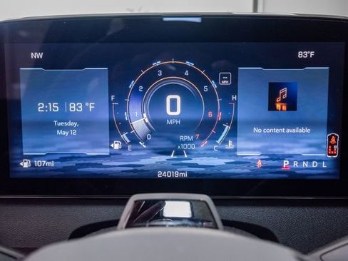 Used 2025 Chevrolet Traverse RS FWD image 16