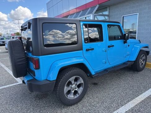 Used 2017 Jeep Wrangler Unlimited Sahara w/ Connectivity Group AWD/4WD image 6