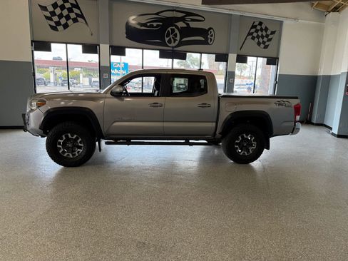 Used 2018 Toyota Tacoma TRD Off-Road RWD image 4