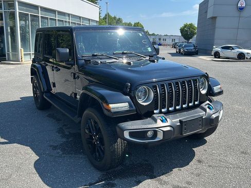 Used 2023 Jeep Wrangler Unlimited Sahara w/ Cold Weather Group AWD/4WD image 7