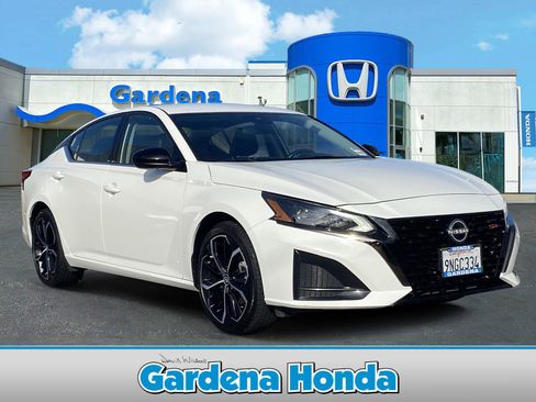 Used 2025 Nissan Altima 2.5 SR image 1