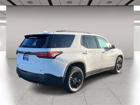 Used 2023 Chevrolet Traverse LT w/ Midnight/Sport Edition image 3