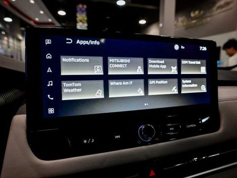 Used 2025 Mitsubishi Outlander AWD image 45
