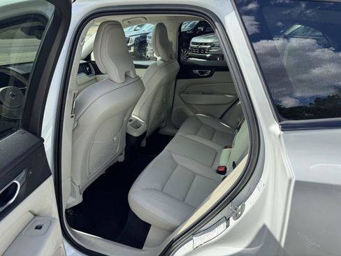 Used 2023 Volvo XC60 B5 Plus image 7