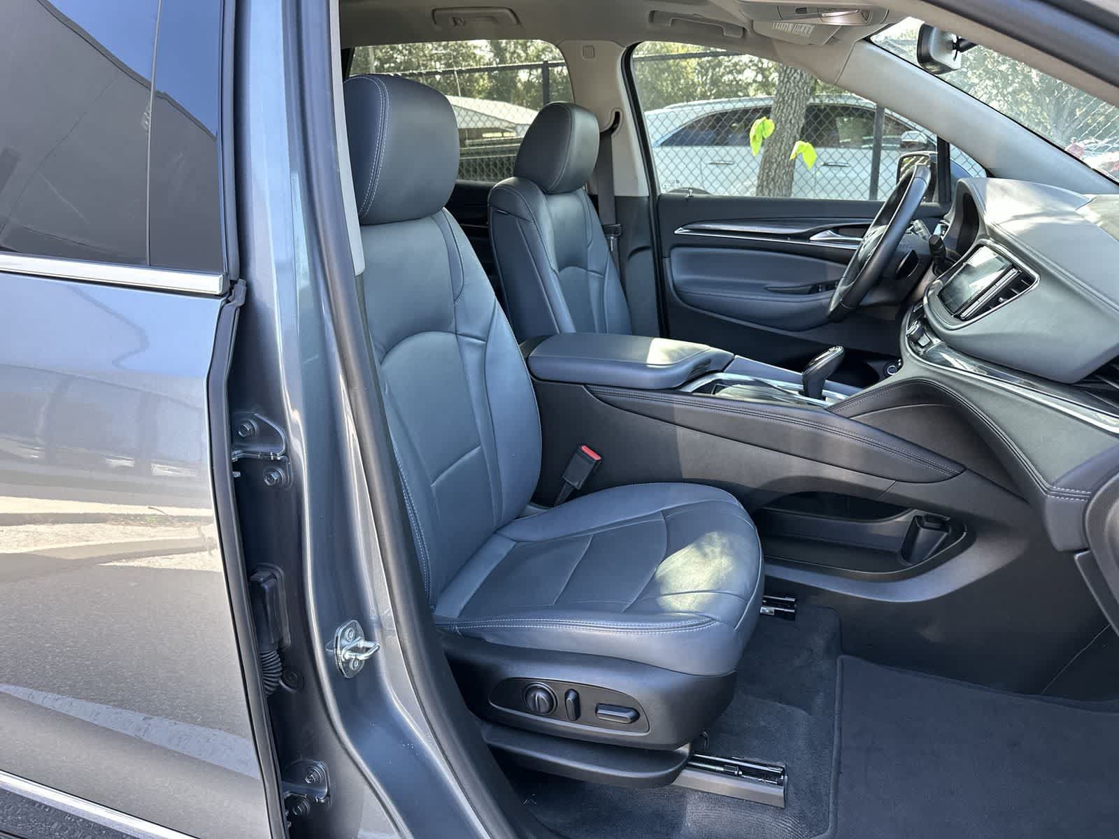 Used 2021 Buick Enclave Essence w/ Sound and Sites Package AWD/4WD image 9