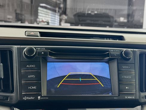 Used 2018 Toyota RAV4 XLE AWD/4WD image 21