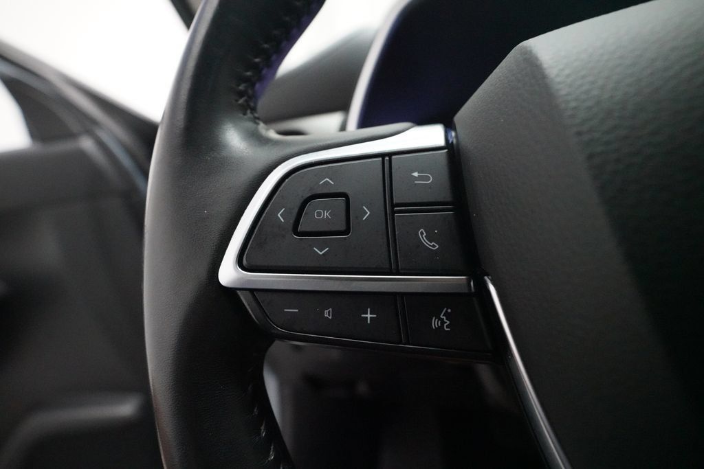 Used 2020 Toyota Highlander XLE FWD image 18