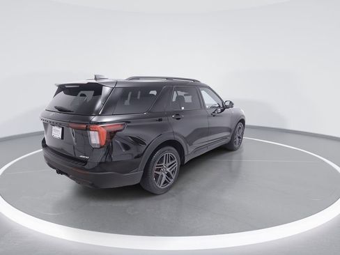 Used 2025 Ford Explorer ST-Line w/ ST-Line Street Pack AWD/4WD image 8