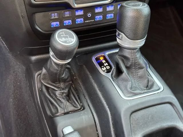Used 2023 Jeep Wrangler Sport AWD/4WD image 33