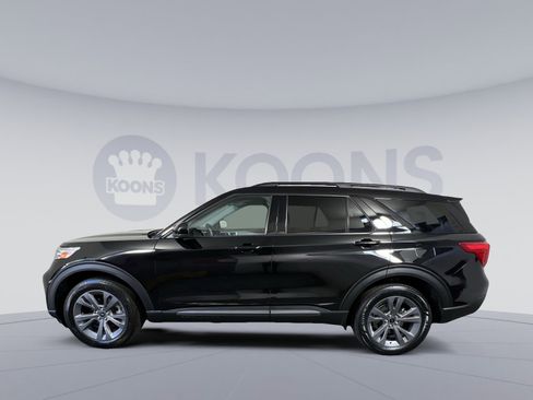Used 2023 Ford Explorer XLT w/ Equipment Group 202A AWD/4WD image 7