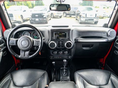 Used 2014 Jeep Wrangler Unlimited Rubicon w/ Dual Top Group image 17