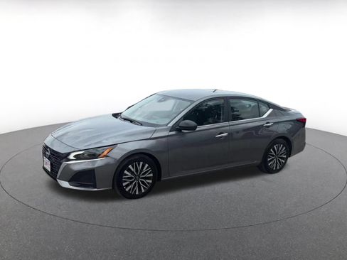 Used 2025 Nissan Altima 2.5 SV FWD image 6