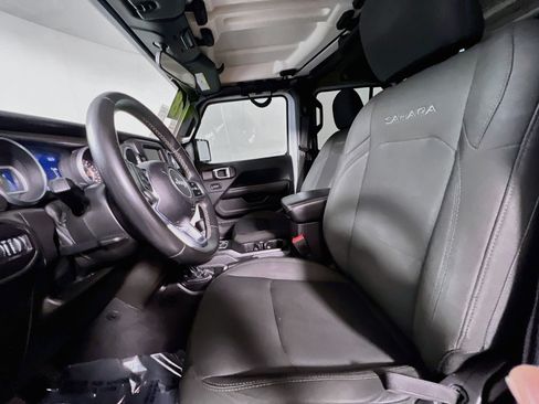 Used 2018 Jeep Wrangler Unlimited Sahara AWD/4WD image 15