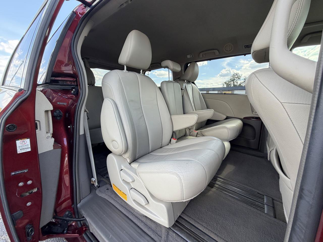 Used 2012 Toyota Sienna XLE FWD image 15