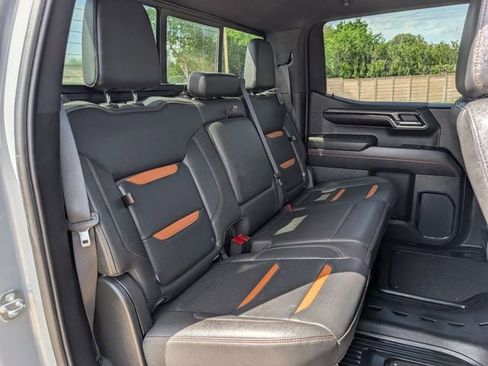 Used 2024 GMC Sierra 1500 AT4 w/ AT4 Premium Package AWD/4WD image 30
