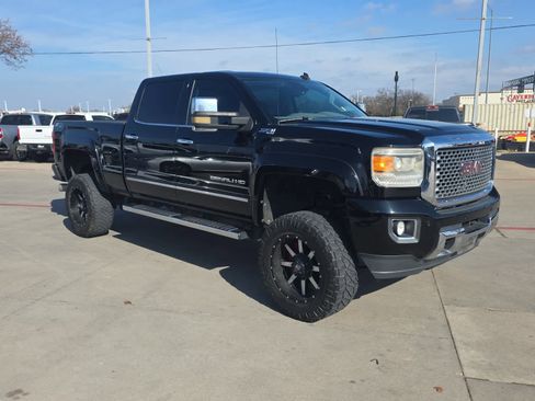 Used 2015 GMC Sierra 2500 Denali w/ Duramax Plus Package image 4