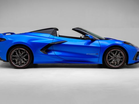 Used 2024 Chevrolet Corvette Stingray Preferred Conv w/ Z51 Performance Package RWD image 2