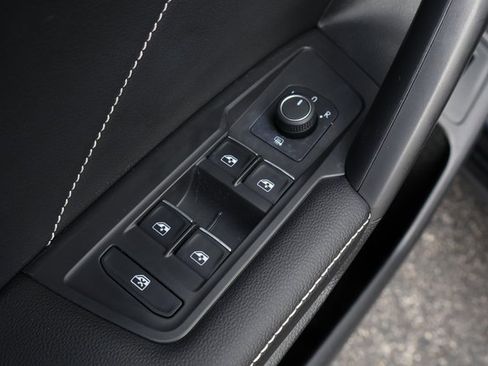 Certified 2022 Volkswagen Tiguan SE w/ Panoramic Sunroof Package image 11