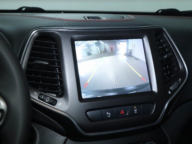 Used 2022 Jeep Cherokee Trailhawk w/ Comfort/Convenience Group AWD/4WD image 28