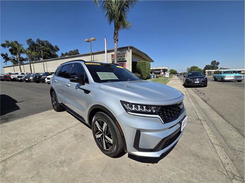 Used 2021 Kia Sorento S w/ Panoramic Sunroof Package FWD image 3
