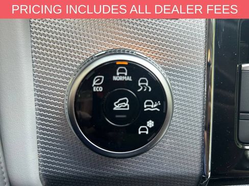 Used 2023 Mitsubishi Outlander SEL FWD image 23