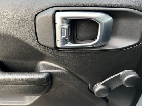 Certified 2022 Jeep Gladiator Sport image 11