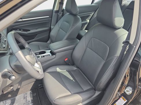 Used 2025 Nissan Altima 2.5 SL FWD image 14