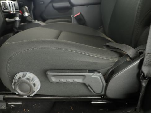 Certified 2019 Jeep Wrangler Sport image 9