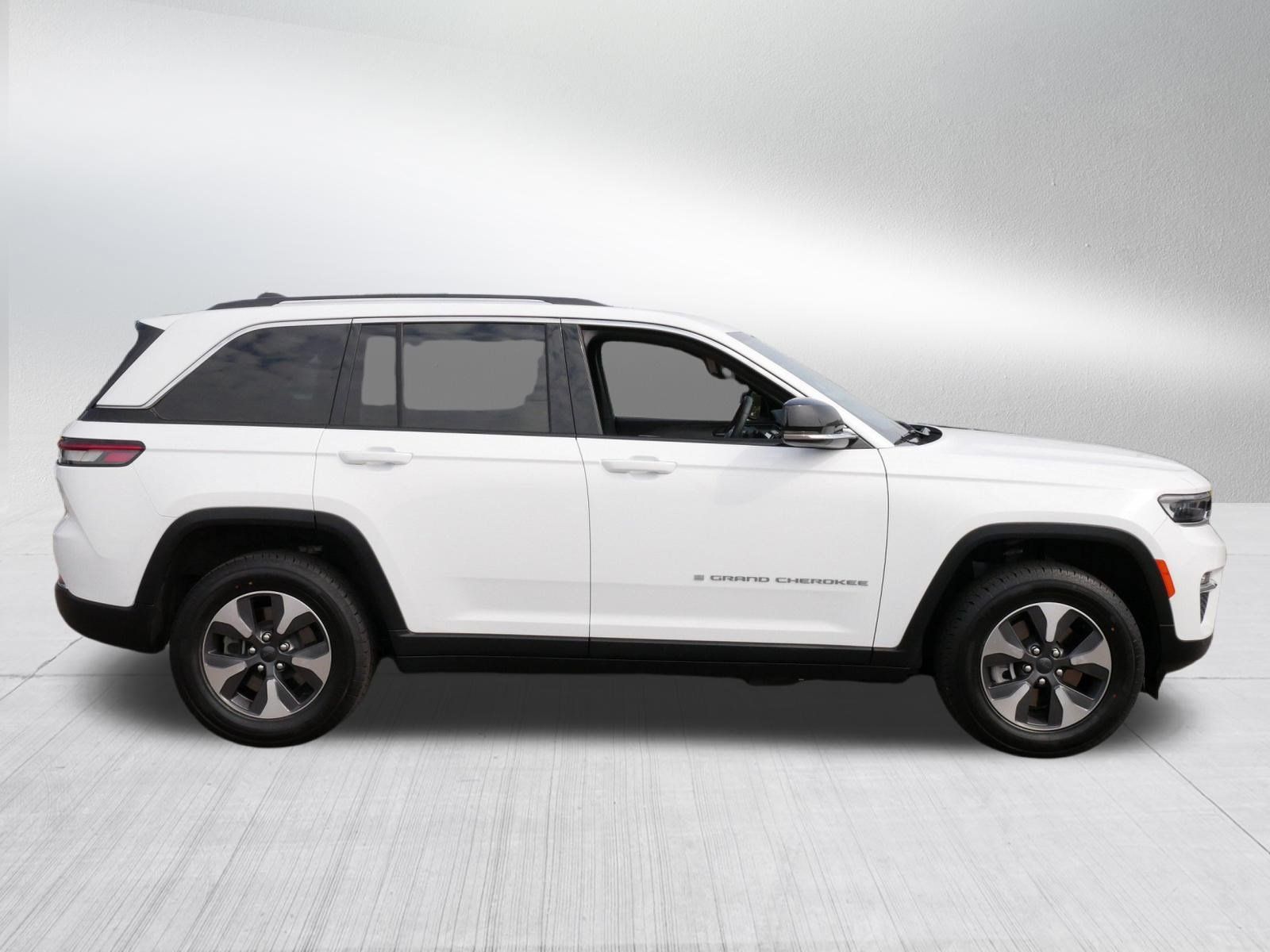 Used 2023 Jeep Grand Cherokee 4WD 4xe image 8