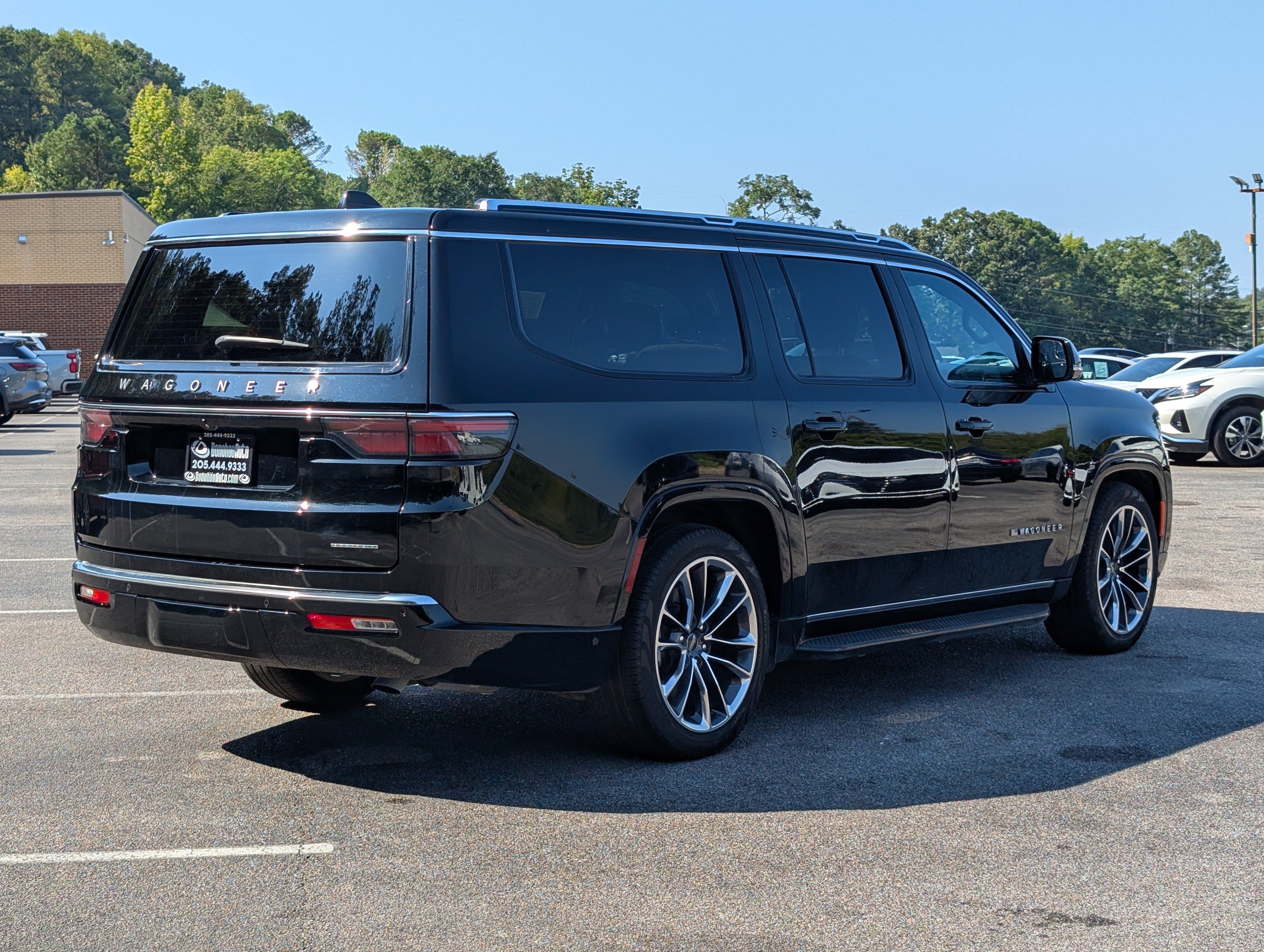 Used 2024 Jeep Wagoneer L Series II w/ Convenience Group I AWD/4WD image 9